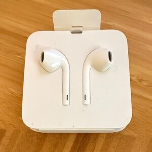 Apple OEM Stylish White Wireless Earbuds lightening